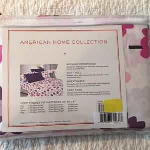 Full sheet set pink and purple 🌸. NWT!!!
